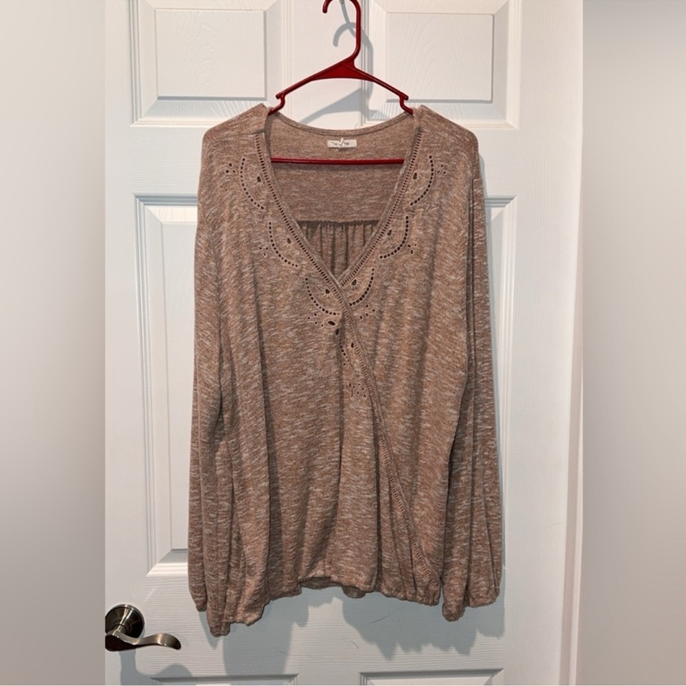 Maurice’s 2X long sleeve tan and cream sweater top EUC